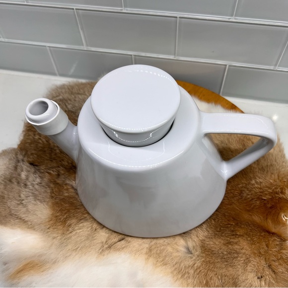 Vintage Ikea 1990’s White Minimalist Ceramic Teapot - VARME Discontinued Ikea - Picture 5 of 15